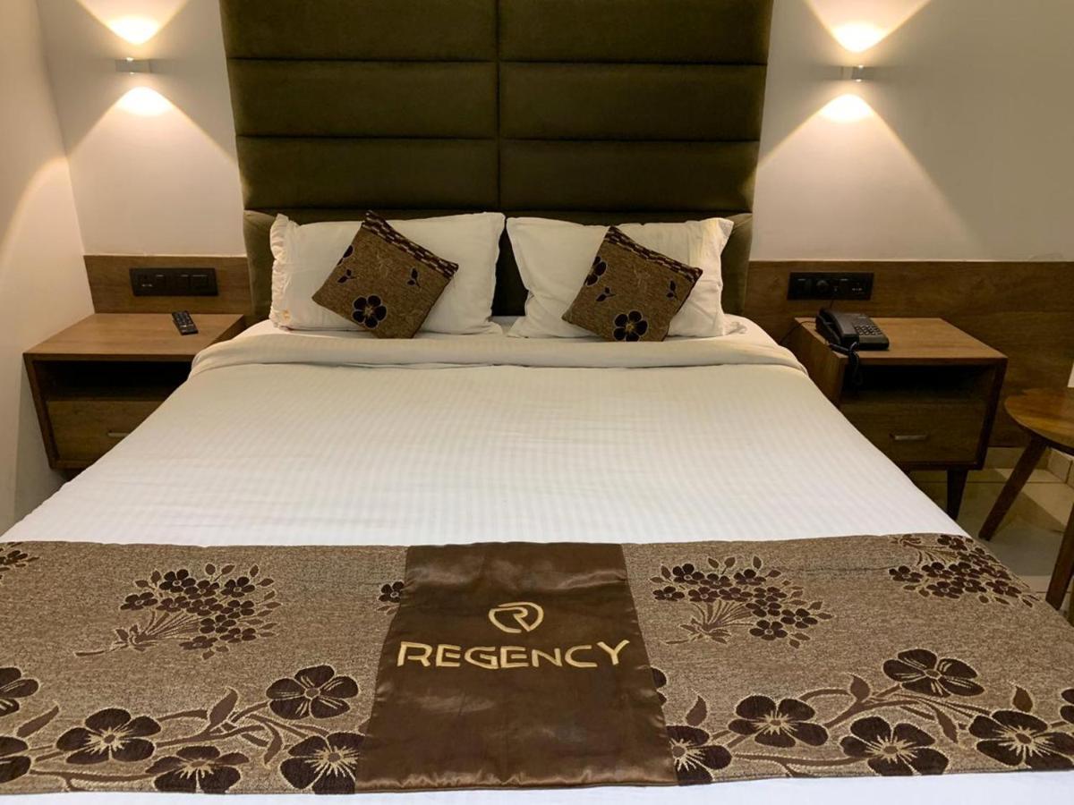 Hotel Regency Surat Eksteriør bilde