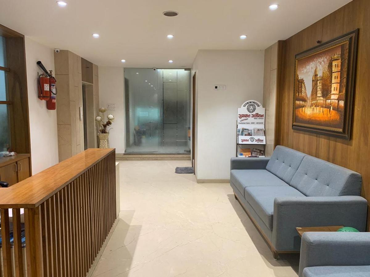 Hotel Regency Surat Eksteriør bilde