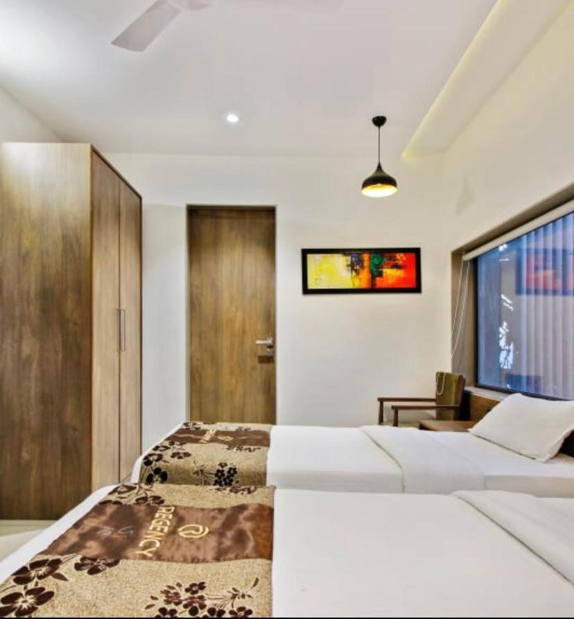 Hotel Regency Surat Eksteriør bilde