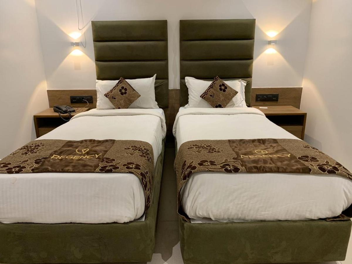 Hotel Regency Surat Eksteriør bilde
